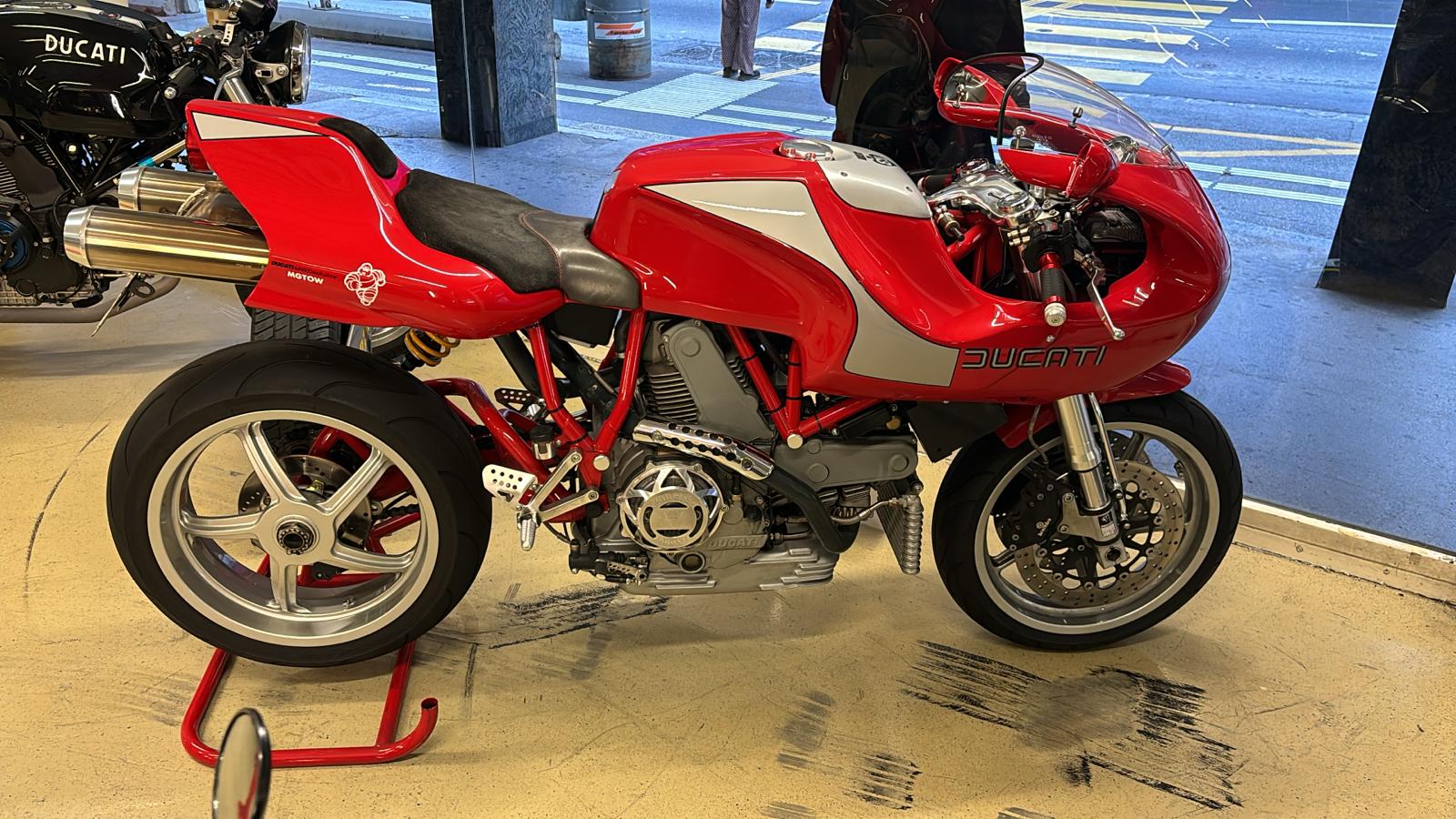 Ducati 900 Mh/e rouge occasion garage Ruchonnet Lausanne